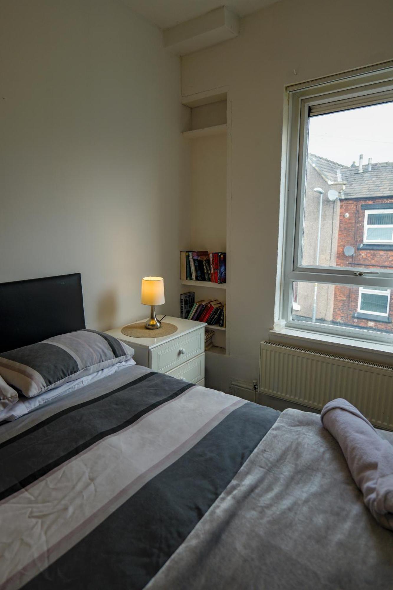Rochdale 3 Bedroom House 2 Bath With Free Parking Sleeps 7 Экстерьер фото