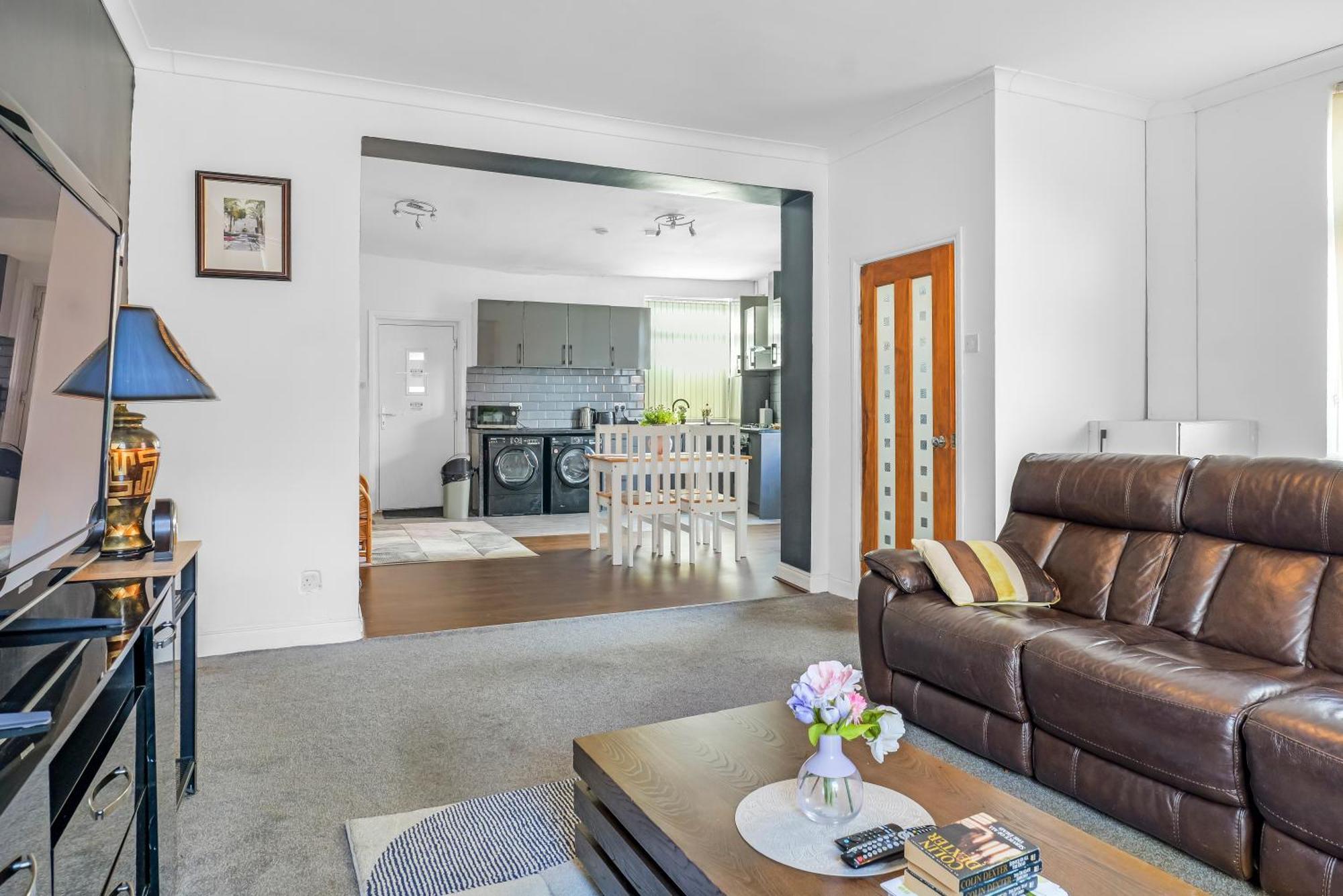 Rochdale 3 Bedroom House 2 Bath With Free Parking Sleeps 7 Экстерьер фото