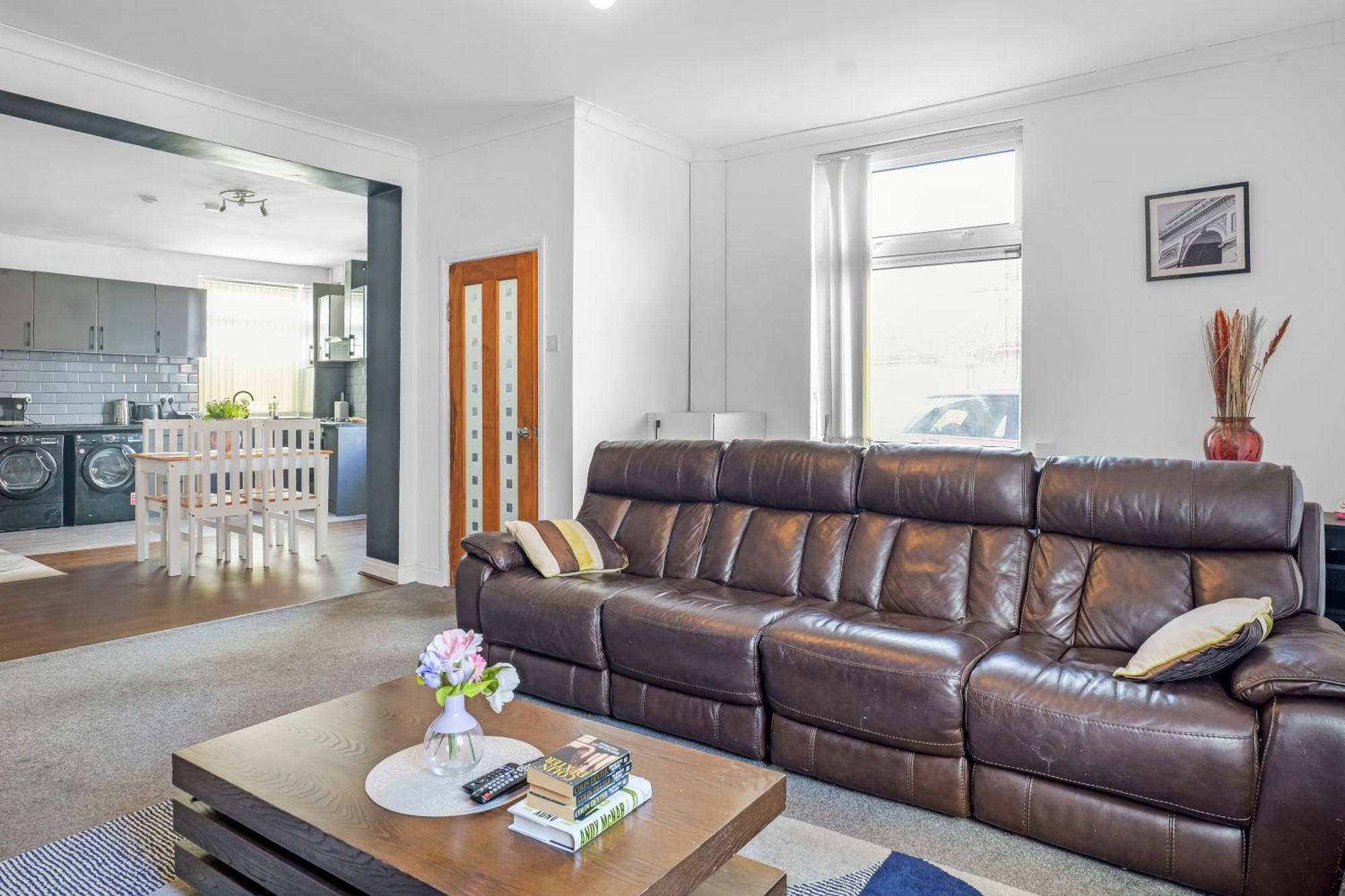 Rochdale 3 Bedroom House 2 Bath With Free Parking Sleeps 7 Экстерьер фото