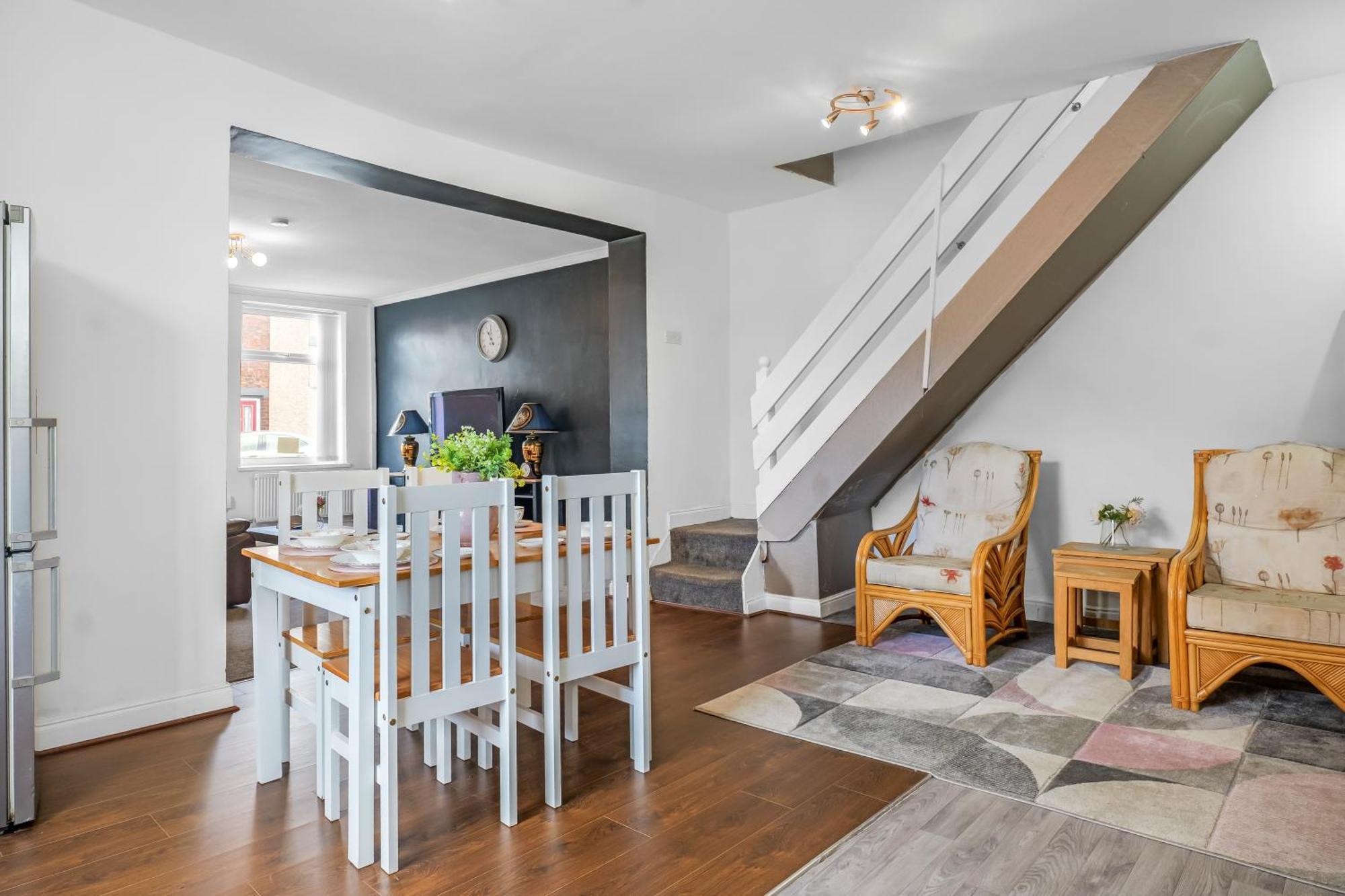 Rochdale 3 Bedroom House 2 Bath With Free Parking Sleeps 7 Экстерьер фото