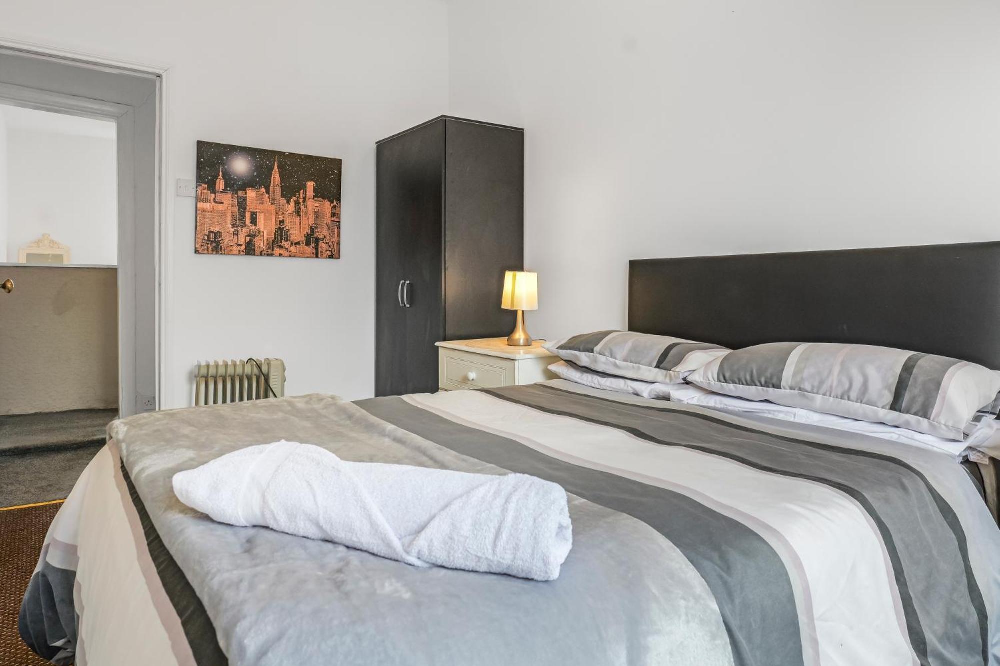 Rochdale 3 Bedroom House 2 Bath With Free Parking Sleeps 7 Экстерьер фото