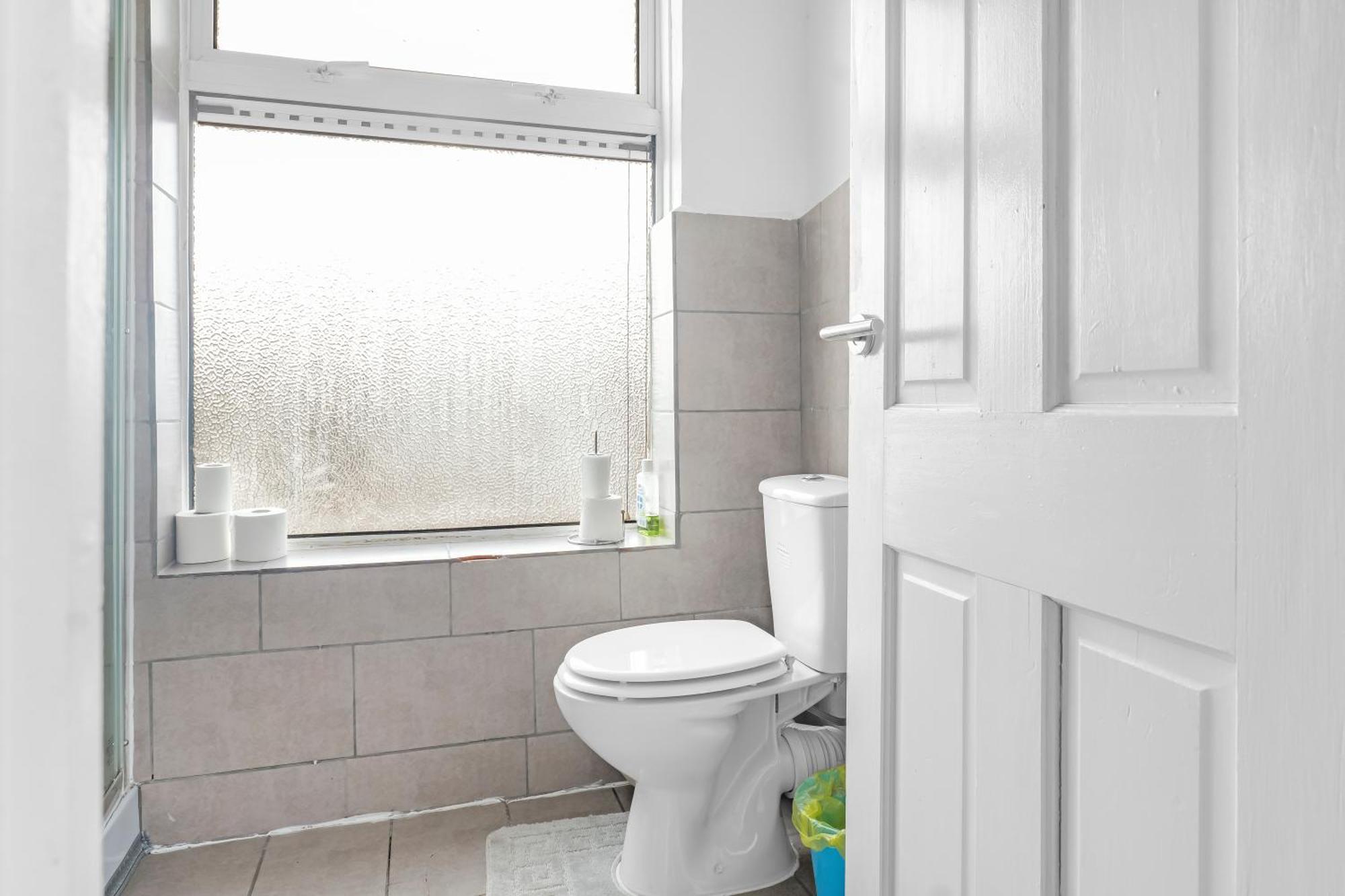 Rochdale 3 Bedroom House 2 Bath With Free Parking Sleeps 7 Экстерьер фото