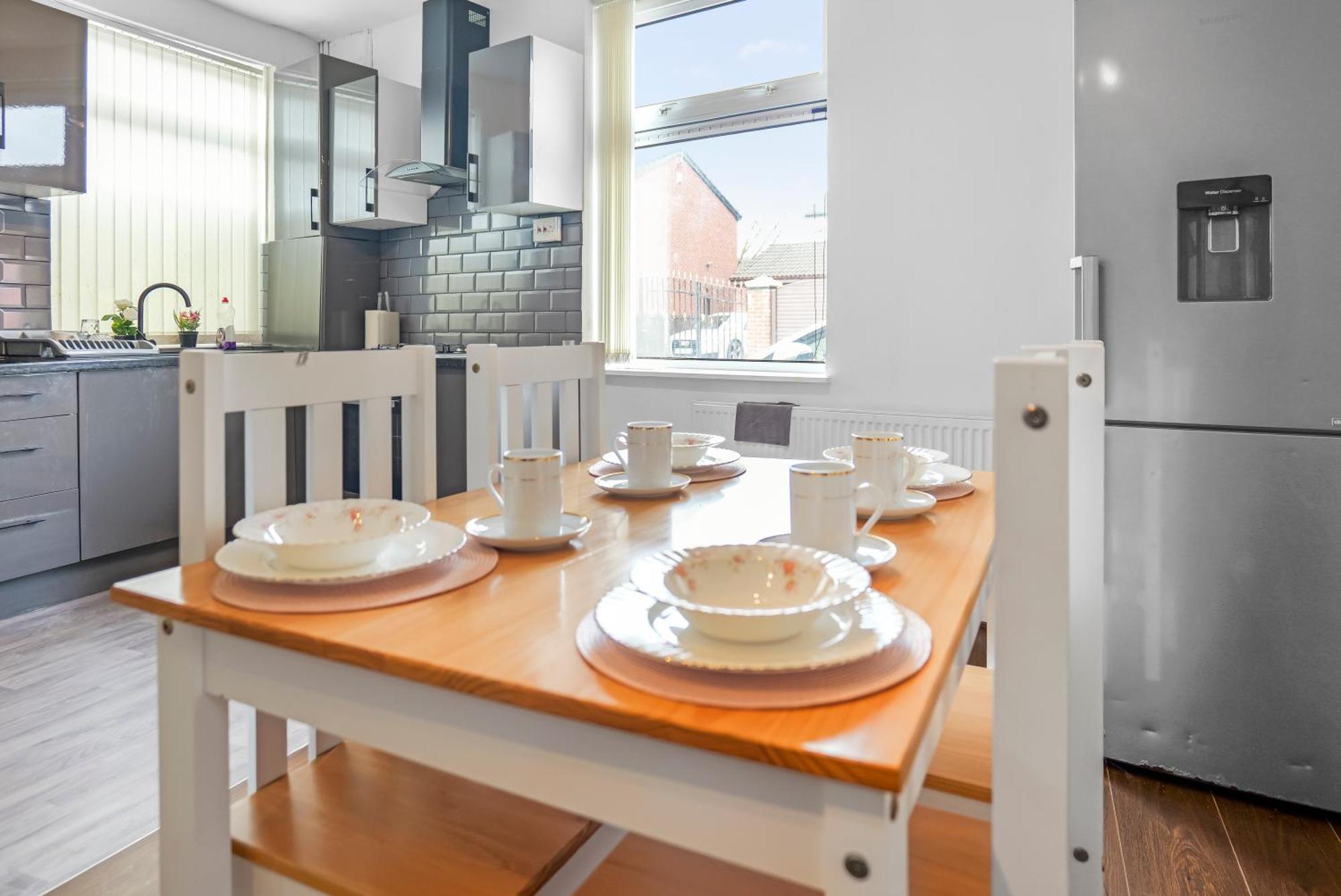 Rochdale 3 Bedroom House 2 Bath With Free Parking Sleeps 7 Экстерьер фото